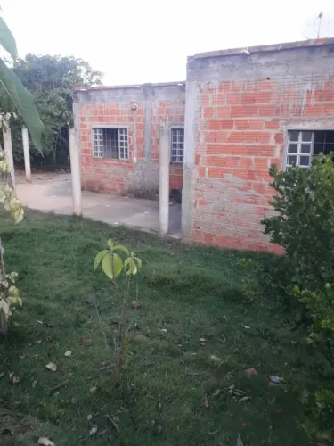 SÍTIO UMA HECTARES AS MARGENS DE RIO A 70 KM DE MONTES CLAROS A REGIÃO DE CLARO DOS POÇÕES