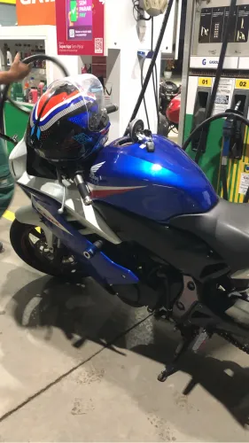 Moto super nova e customizada 
