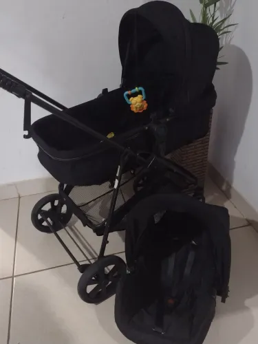 Carrinho moisés+ bebê conforto 