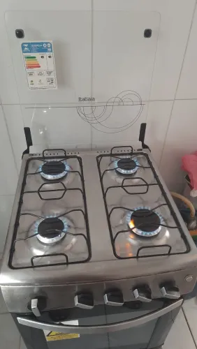 Vende-se fogão 4 bocas 500,00 tudo funcionando 