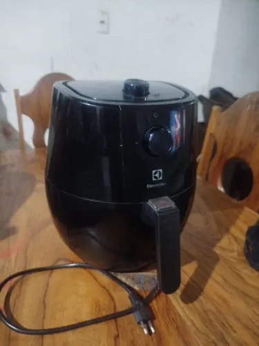 Vendo essa Airfryer em perfeito estado 150$