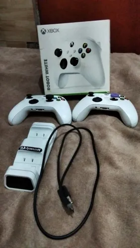 02 Controles Xbox séries S + 1 Carregador