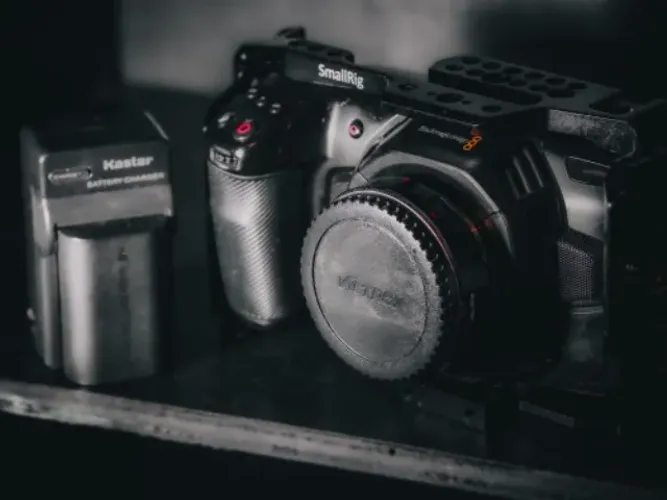 Câmera Filmadora blackmagic design pocket cinema 4k com cage