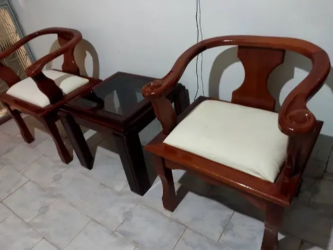 Cadeiras e Mesinha