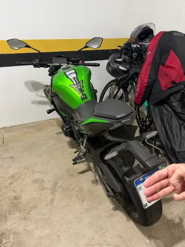 Kawasaki Z900 Verde