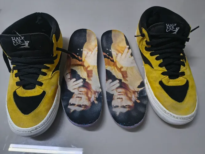 Tênis Vans original da coleção especial Bruce Lee, inspirado na lenda das artes marciais.