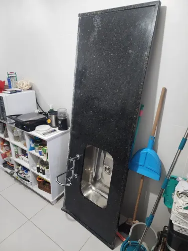 Bancada em granito Verde Ubatuba nova - 1,86x0,65m - com cuba e misturador