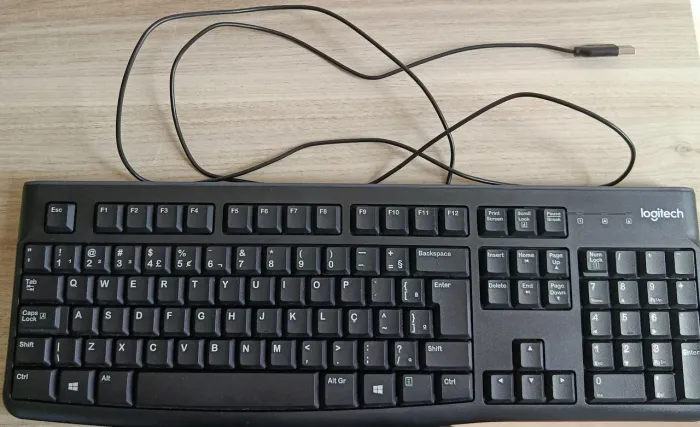 Teclado Logitech de escritório