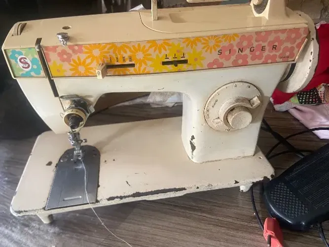 Máquina de Costurar Reta doméstica Singer 248 usada