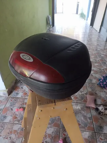 Baú Givi para 2 capacetes