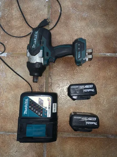 Chave de impacto profissional Makita 18V LXT com motor Brushless