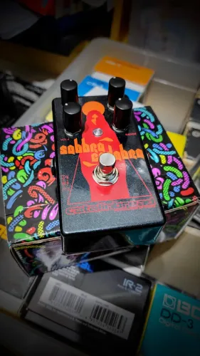 Pedal CatalinBread Sabbra Cadabra na caixa completo Iommi Sabbath