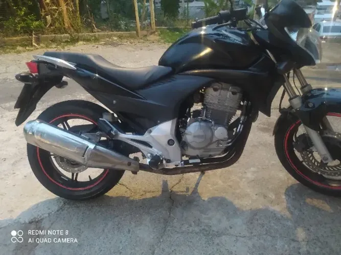 VENDO HONDA CB 300R A GASOLINA !