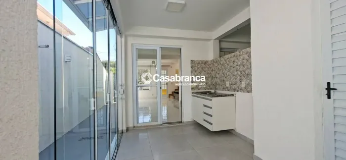 Casa com 02 quartos para alugar no Condomínio Villa Flora em Votorantim/SP.