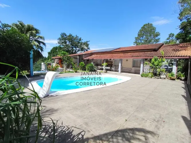 Casa Estilo Sítio em Condomínio Privilegiado com Acesso à Cachoeira