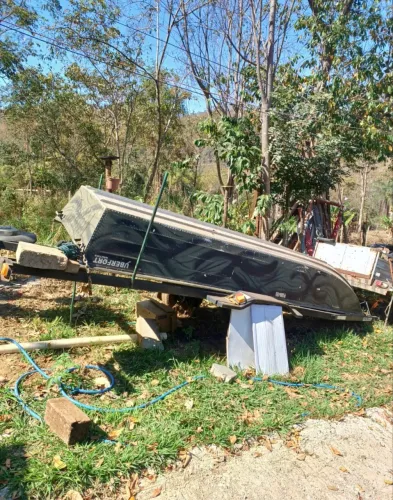 Vendo Canoa 4,5 metros com Carretinha
