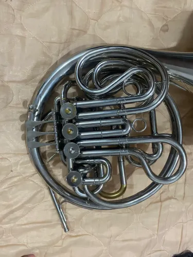 Trompa Yamaha 664