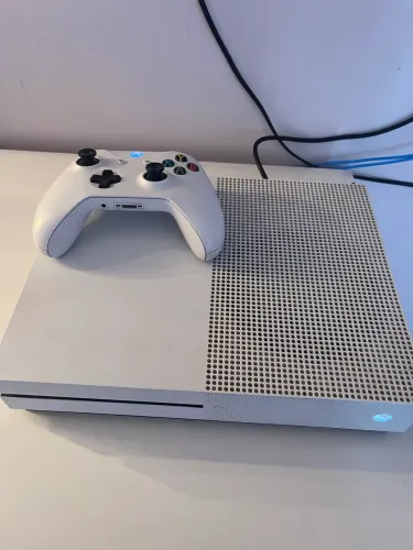 Xbox One S 500GB + Controle + GTA 5 + Mass effect andromeda+Red dead