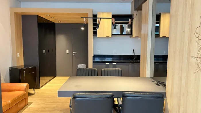 Sala Comercial Exclusiva no Sul da Ilha - 33,23 m² | Mobiliada