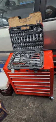 Carrinho  de ferramentas  e jogo de ferramentas  gedore red