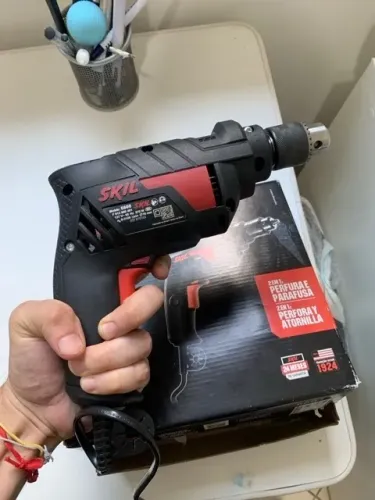 Furadeira e Parafusadeira de Impacto Bosch modelo Skil - 570w de potencia