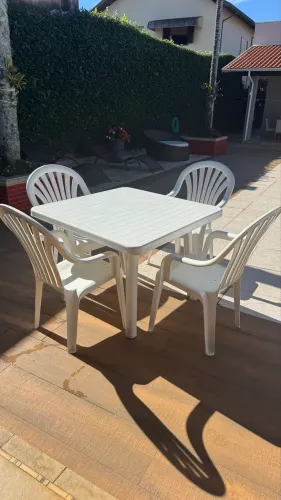 Jogo dde Mesa Pisani - tamanho 1x1 com 4 cadeiras