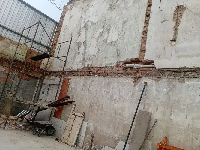 Preciso de um ajudante de Pedreiro