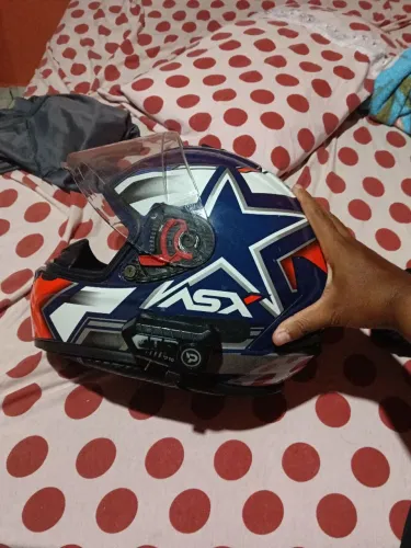 Tamanho 56, capacete bom e confortável