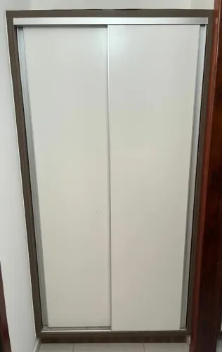 Armário sob Medida com Portas de Correr - MDF - Ótimo Estado