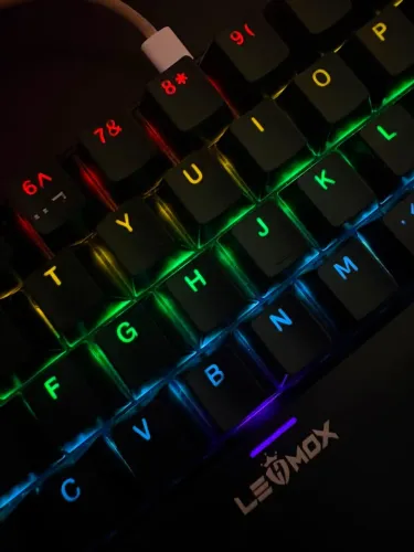Teclado Mecânico Gamer Lehmox RGB ABNT2 - Pouco Uso