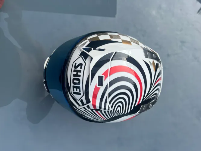 Shoei modelo X-SPR Pro na grafia Marquez Motegi 4. TAM 58