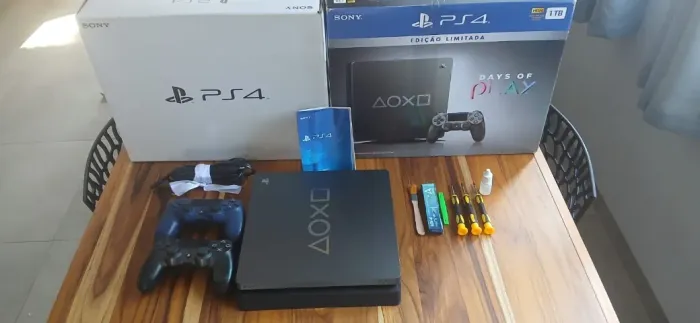PS4 Slim Days of Play - Edição Limitada | 1TB