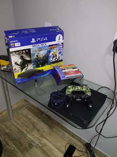 VENDO PS4 COM JOGOS