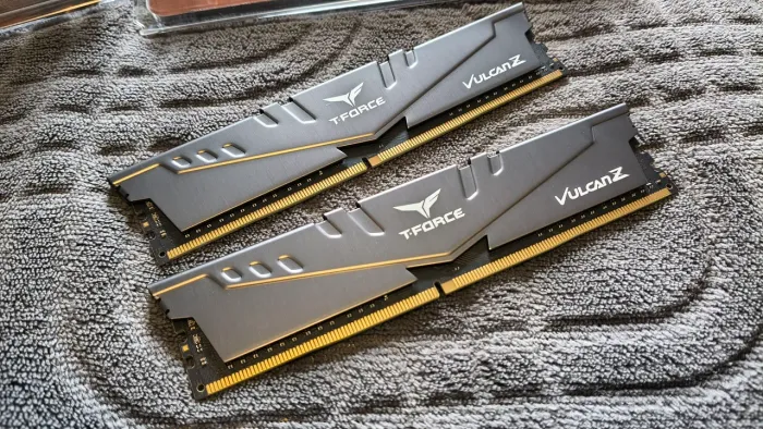 Memória RAM T-Force Vulcan Z 16GB (2x8GB) DDR4 3200MHz CL16