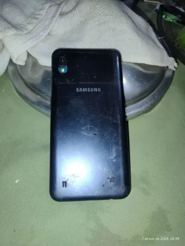 Celular Samsung A10 com tela quebrada para trocar