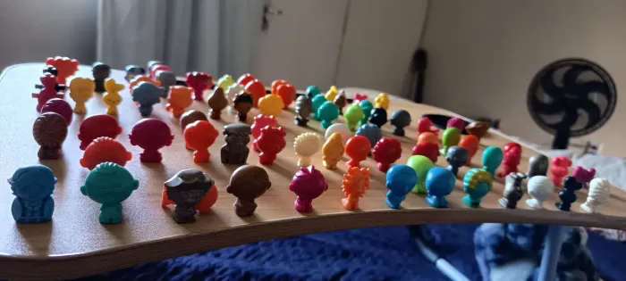 Vendo coleção com 80 gogos turma do Maurício de Souza
