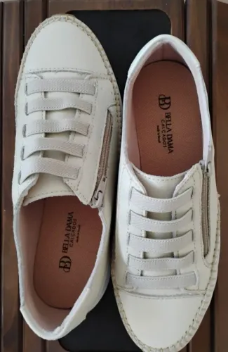 Tênis feminino de couro