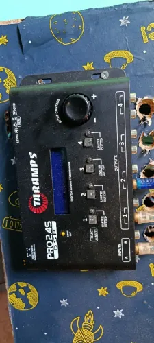 Processador taramps PRO 2.4s DSP. Ta usado mas funciona tudo e todas as saídas.