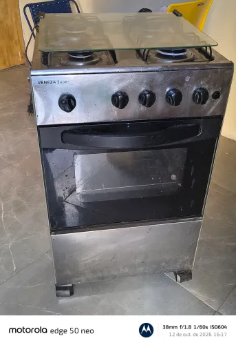 Fogão elétrico funcionando perfeitamente não tem menor preço por favor não tem