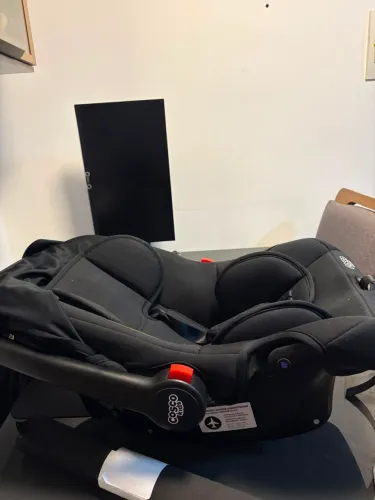 Carrinho de bebê e bebê conforto 