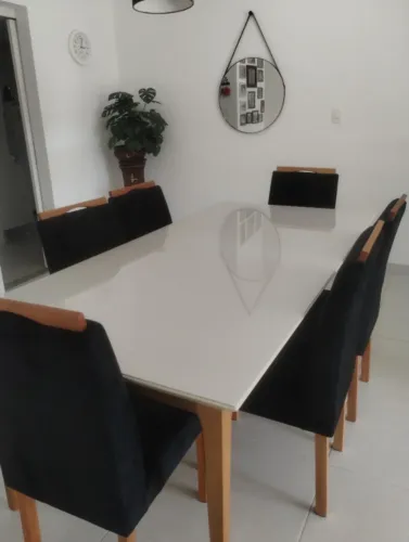 Mesa laqueada madeira