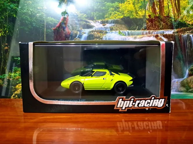 Miniatura Lancia Stratos HF Street Version 1:43 HPI, impecável, sem detalhes. Raríssima