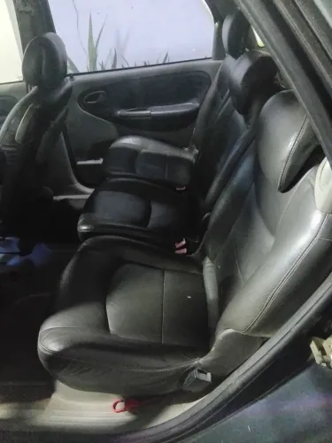 Vendo os bancos traseiros do renault scenic megane original de fábrica sem nenhum rasgo.