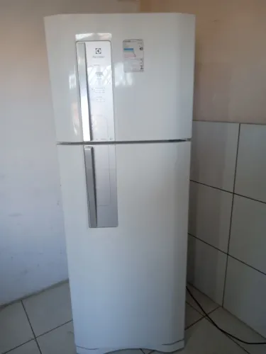 Geladeira Electrolux  freezer com 459L funcionando perfeitamente detalhes mínimo de uso