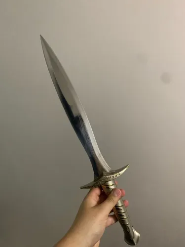 Espada Ferroada Sting Senhor dos Anéis - Réplica Tamanho Real com Base