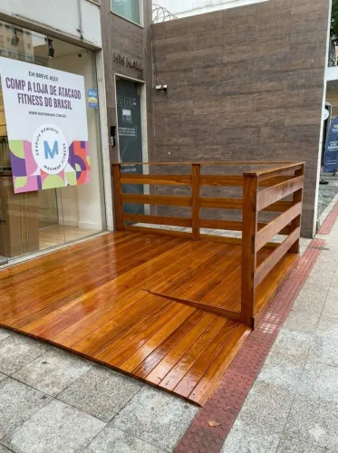Deck de madeira