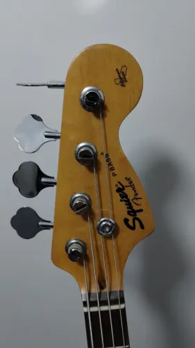 Baixo Fender Squier