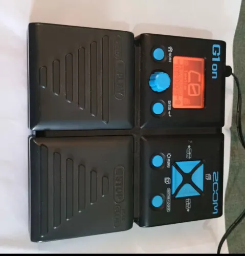 Pedaleira Zoom de Guitarra G1on Multi Efeitos para Guitarra com Looper e Ritmos 
