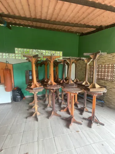 Mesa de madeira para bar 