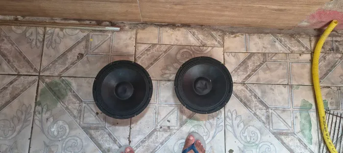 Médios de 10 polegadas 8 homs no precinho, funcionando perfeitamente 